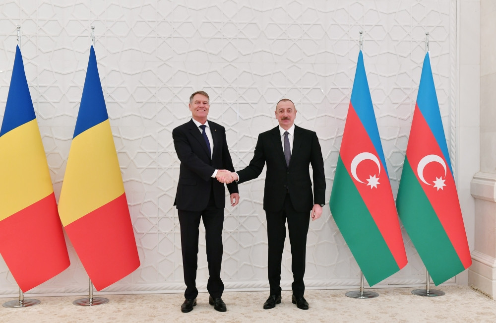 Rumıniya Prezidenti Klaus Yohannisin rəsmi qarşılanma mərasimi olub<font color=red> - FOTOLAR</font>
