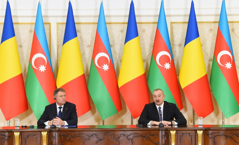 Azərbaycan və Rumıniya prezidentləri mətbuata bəyanatlarla çıxış ediblər<font color='red'> - YENİLƏNİB</font><font color=red> - FOTOLAR</font>
