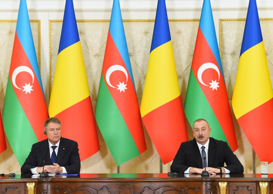Azərbaycan və Rumıniya prezidentləri mətbuata bəyanatlarla çıxış ediblər<font color='red'> - YENİLƏNİB</font><font color=red> - FOTOLAR</font>