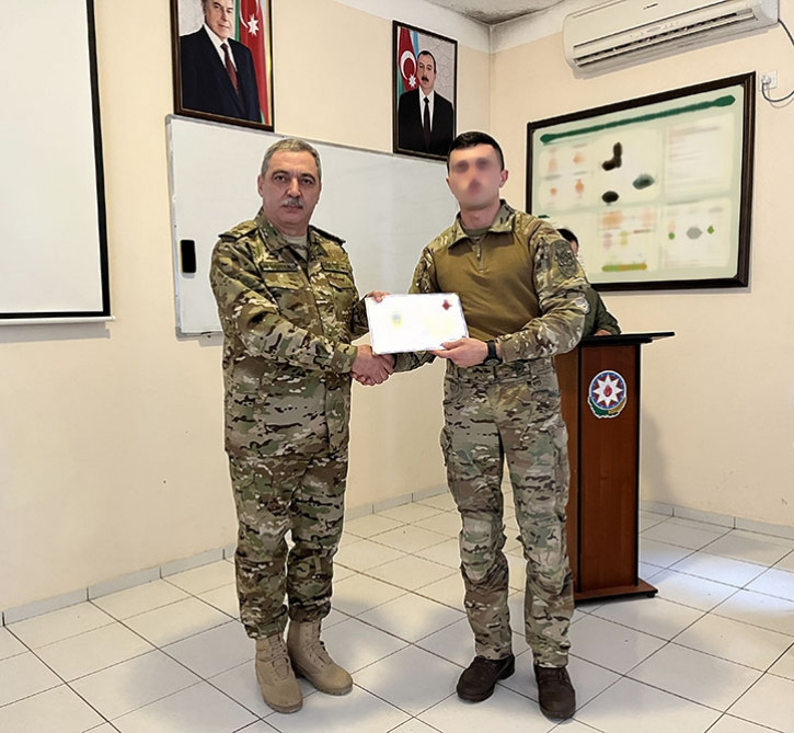 Pilotsuz uçuş aparatları kursunu bitirənlərə sertifikatlar təqdim olunub<font color=red> - FOTOLAR</font>