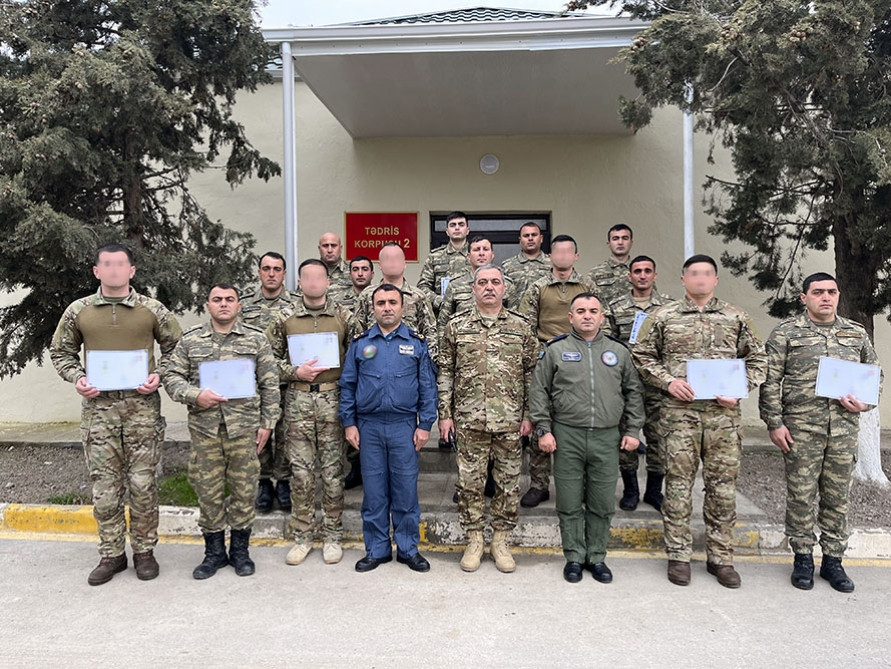Pilotsuz uçuş aparatları kursunu bitirənlərə sertifikatlar təqdim olunub<font color=red> - FOTOLAR</font>