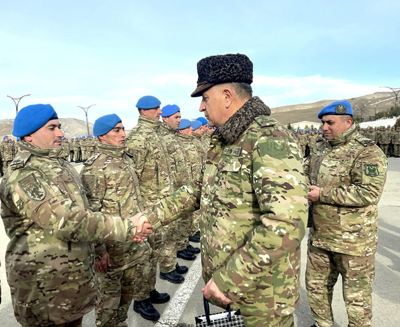 Baş Qərargah rəisi hərbi hissələrin intensiv döyüş hazırlığını yoxlayıb<font color=red> - FOTOLAR</font>