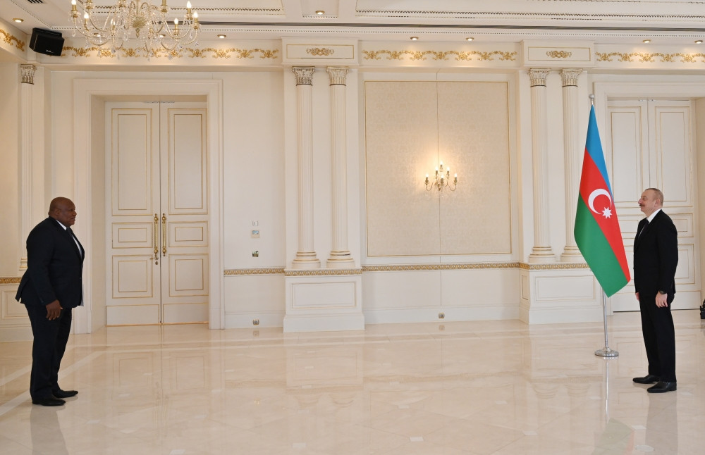 Prezident İlham Əliyev Konqonun Azərbaycanda yeni təyin olunan səfirinin etimadnaməsini qəbul edib<font color='red'> - YENİLƏNİB</font><font color=red> - FOTOLAR</font>