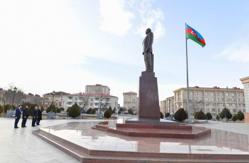 <strong>Naxçıvanda sahibkarlara dəstək məsələləri müzakirə edilib<font color='red'> - YENİLƏNİB</font><font color=red> - FOTOLAR</font></strong>