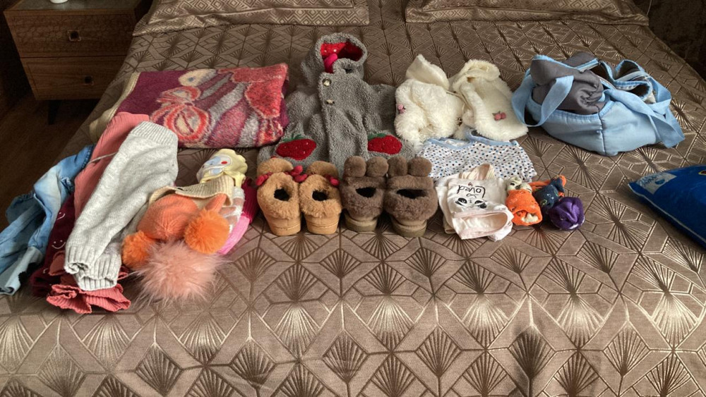 Naxçıvanlı qazimizin 4 yaşlı qızı öz geyim və oyuncaqlarını türkiyəli uşaqlara bağışladı<font color=red> - FOTOLAR</font>