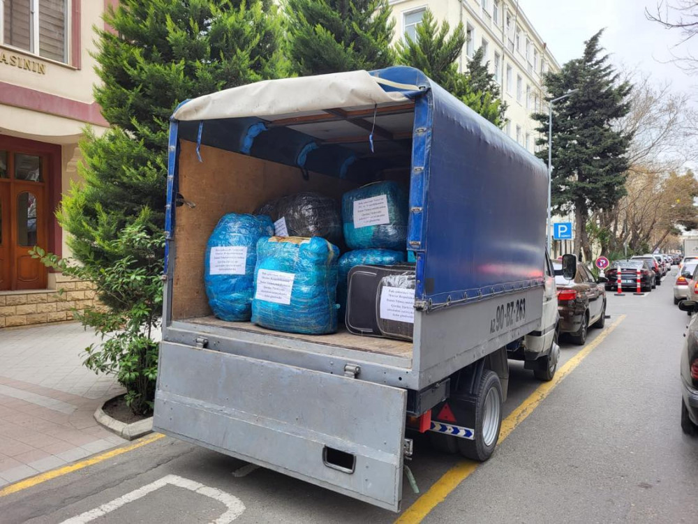 <strong>Daimi nümayəndəliyin kollektivi Türkiyəyə humanitar yardım göndərib<font color=red> - FOTOLAR</font></strong>