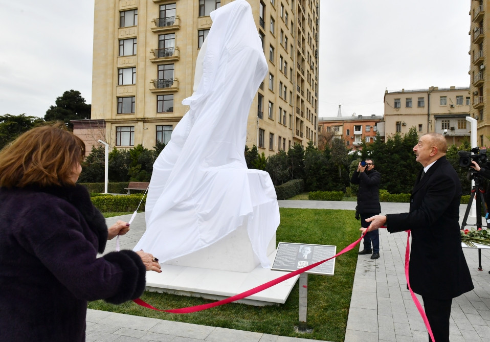 Prezident İlham Əliyev Bakıda görkəmli bəstəkar Tofiq Quliyevin abidəsinin açılışında iştirak edib<font color='red'> - YENİLƏNİB</font><font color=red> - FOTOLAR</font>