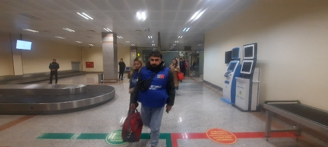 Türkiyəyə yollanacaq olan könüllü gənclər Bakıdan Naxçıvana gəliblər<font color=red> - FOTOLAR</font>