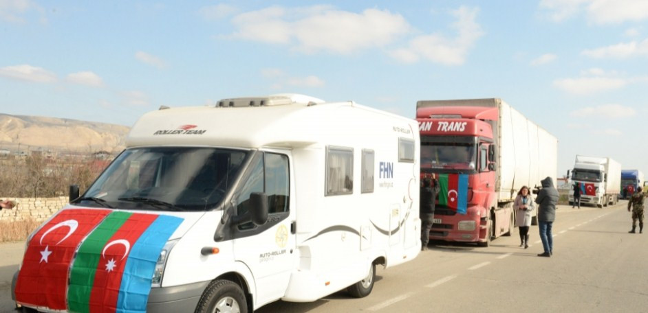 Prezidentin tapşırığına uyğun olaraq, FHN-in növbəti humanitar yardımı Türkiyəyə yola salınıb<font color=red> - FOTOLAR</font>