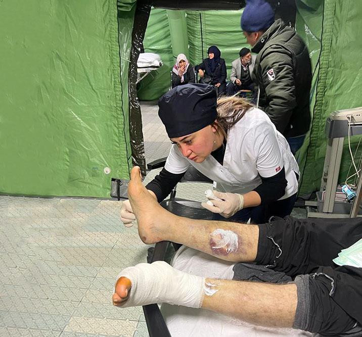 Azərbaycanın hərbi həkimləri Kahramanmaraşda 25 cərrahi əməliyyat icra edib, 196 zərərçəkəni müayinə edib<font color=red> - FOTOLAR</font>