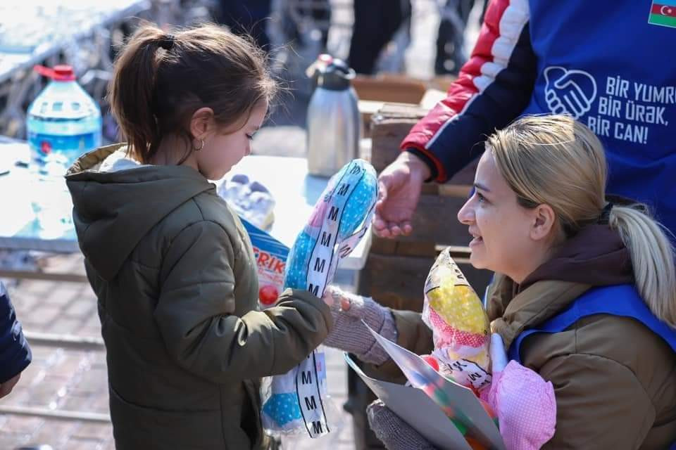 Azərbaycan könüllüləri Kahramanmaraşda fəaliyyətə başlayıblar<font color=red> - FOTOLAR</font>