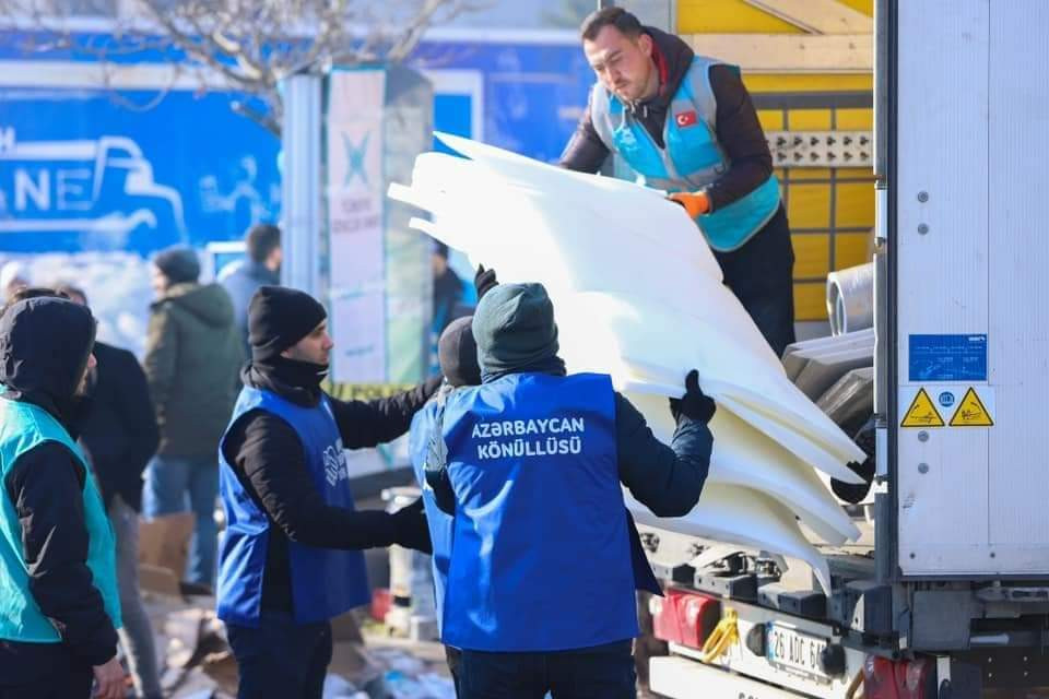 Azərbaycan könüllüləri Kahramanmaraşda fəaliyyətə başlayıblar<font color=red> - FOTOLAR</font>