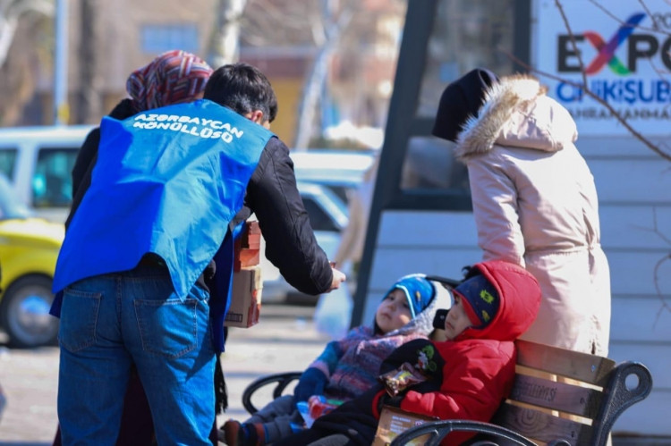 Könüllülərimiz Türkiyədə fəaliyyətini davam etdirir<font color=red> - FOTOLAR</font>