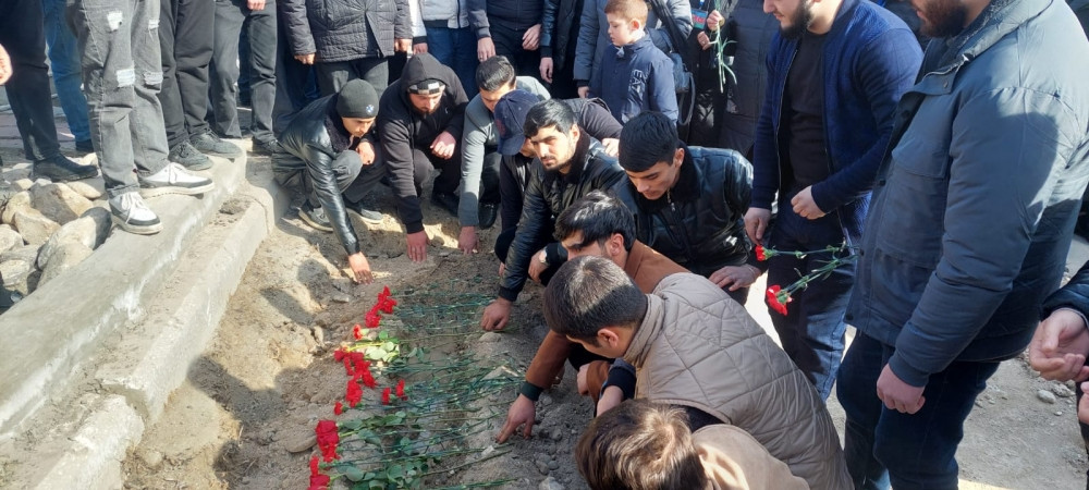 Türkiyədəki zəlzələdə həlak olan azərbaycanlı tələbələr dəfn edilib<font color=red> - FOTOLAR</font>