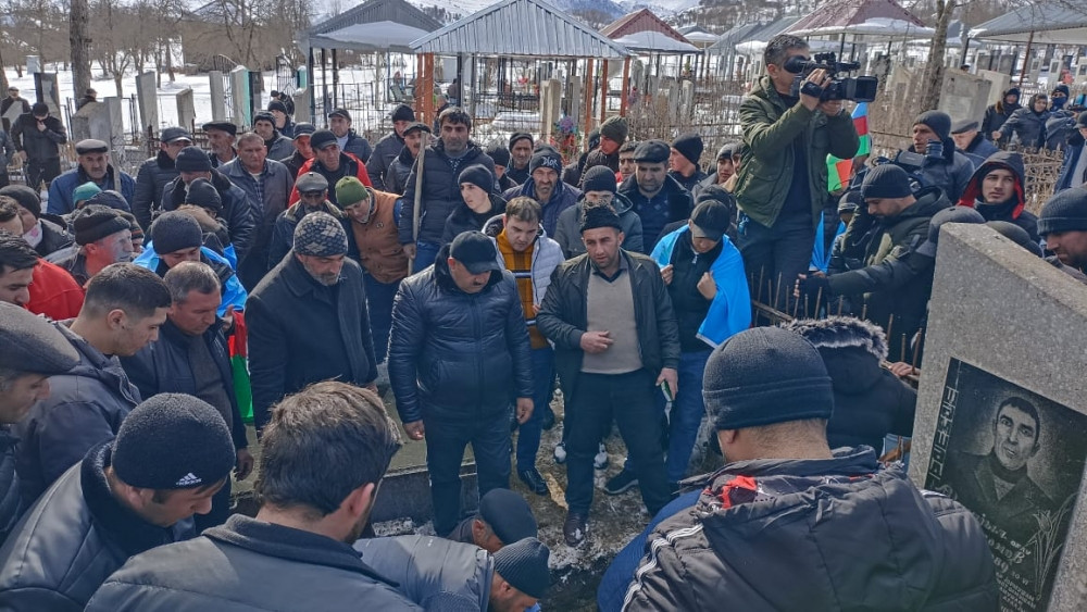 Türkiyədəki zəlzələdə həlak olan azərbaycanlı tələbələr dəfn edilib<font color=red> - FOTOLAR</font>