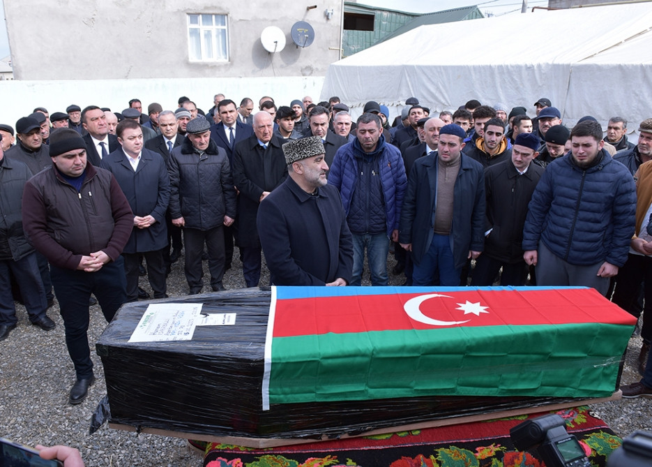 Türkiyədəki zəlzələdə həlak olan azərbaycanlı tələbələr dəfn edilib<font color=red> - FOTOLAR</font>