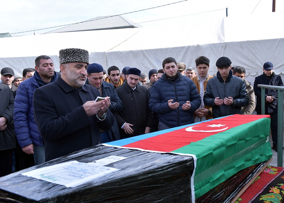 Türkiyədəki zəlzələdə həlak olan azərbaycanlı tələbələr dəfn edilib<font color=red> - FOTOLAR</font>