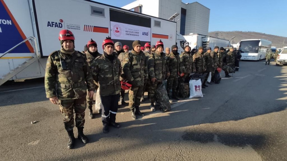 FHN-in Kahramanmaraşda olan çevik xilasetmə qüvvələrinin bir hissəsi Hataya yola düşüb<font color=red> - FOTOLAR</font>