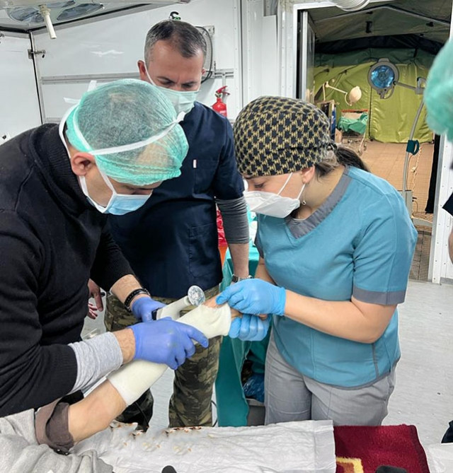 Ordumuzun hərbi tibb personalı Türkiyədə 61 cərrahi əməliyyat icra edib<font color=red> - FOTOLAR</font>