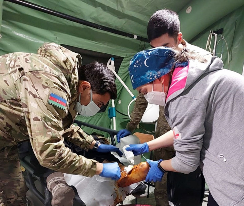 Ordumuzun hərbi tibb personalı Türkiyədə 61 cərrahi əməliyyat icra edib<font color=red> - FOTOLAR</font>