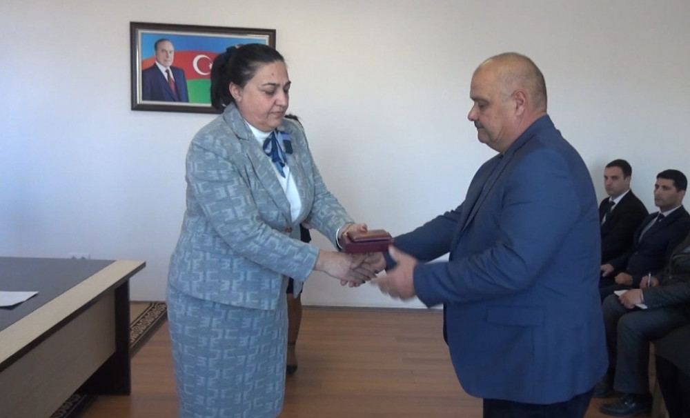 Şəhidlərin ordenləri ailə üzvlərinə təqdim edilib<font color=red> - FOTOLAR</font>