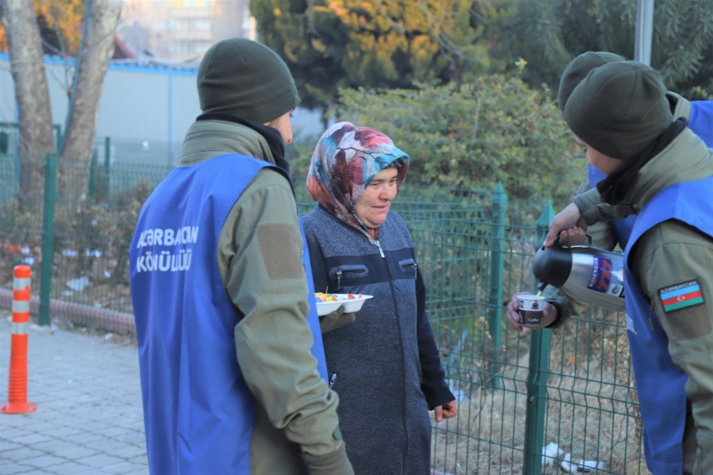 Türkiyədəki zərərçəkən uşaqlara Azərbaycan könüllüləri dəstək verir<font color=red> - FOTOLAR</font>