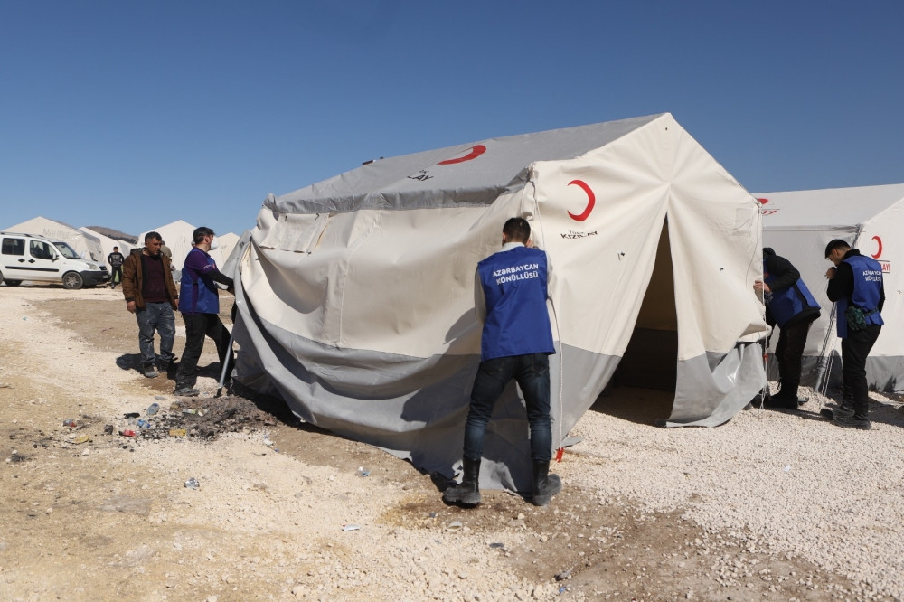 Türkiyədəki zərərçəkən uşaqlara Azərbaycan könüllüləri dəstək verir<font color=red> - FOTOLAR</font>