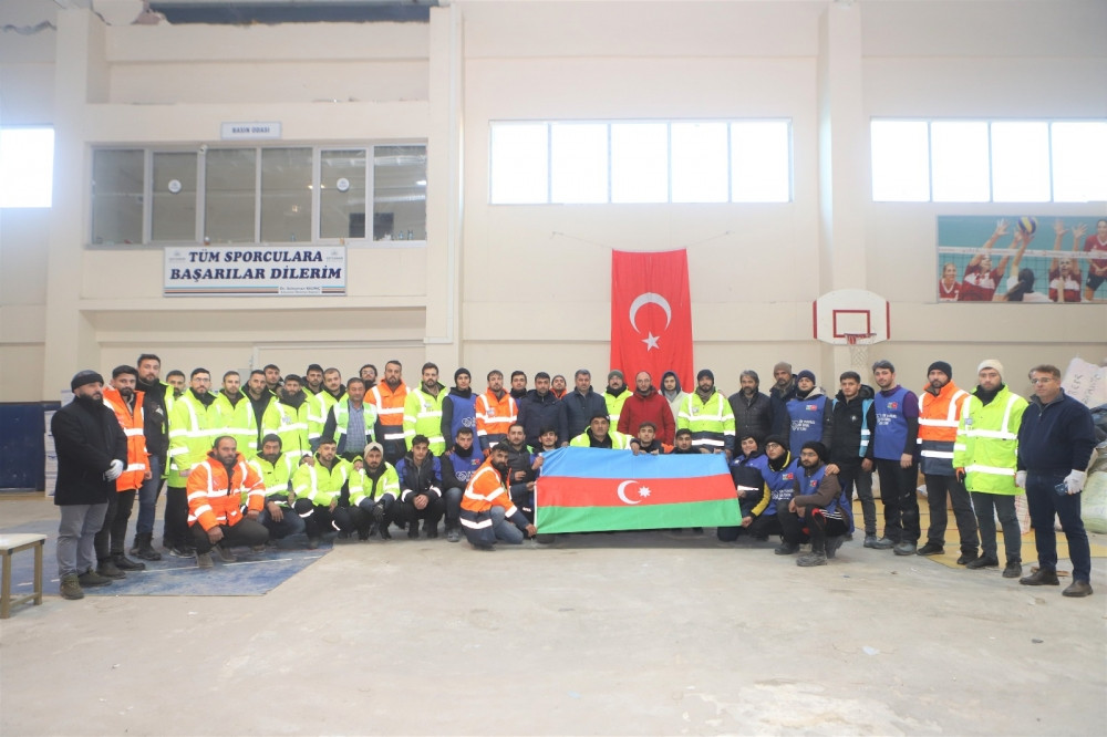 Türkiyədəki zərərçəkən uşaqlara Azərbaycan könüllüləri dəstək verir<font color=red> - FOTOLAR</font>