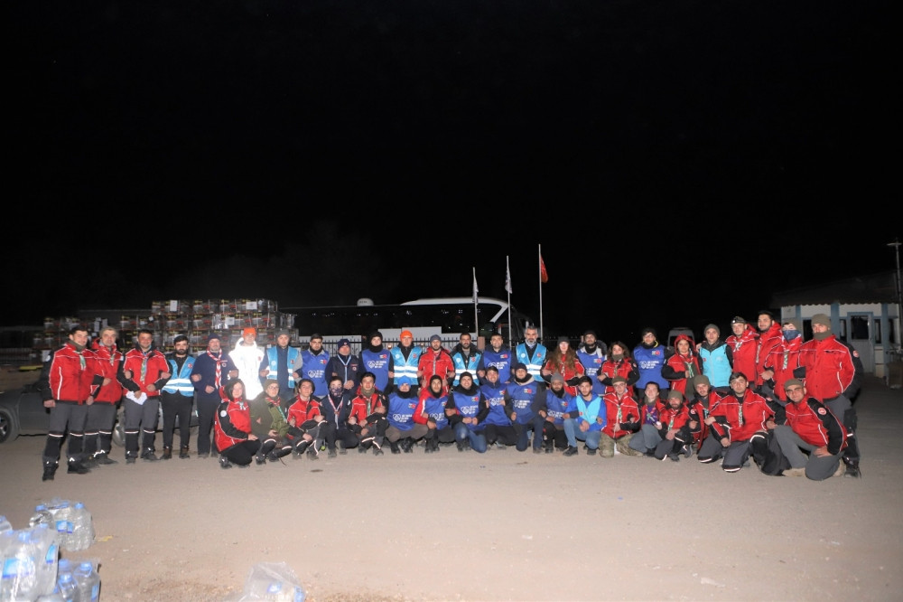 Türkiyədəki zərərçəkən uşaqlara Azərbaycan könüllüləri dəstək verir<font color=red> - FOTOLAR</font>