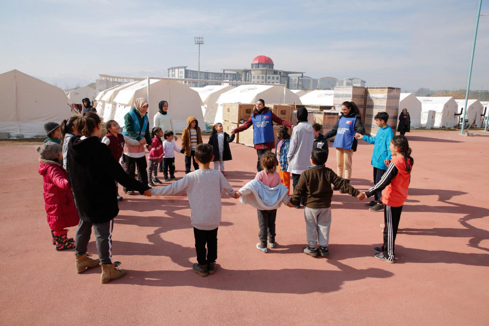 Azərbaycan könüllüləri ötən həftə Türkiyədə minlərlə zərərçəkənə xidmət edib<font color=red> - FOTOLAR</font>