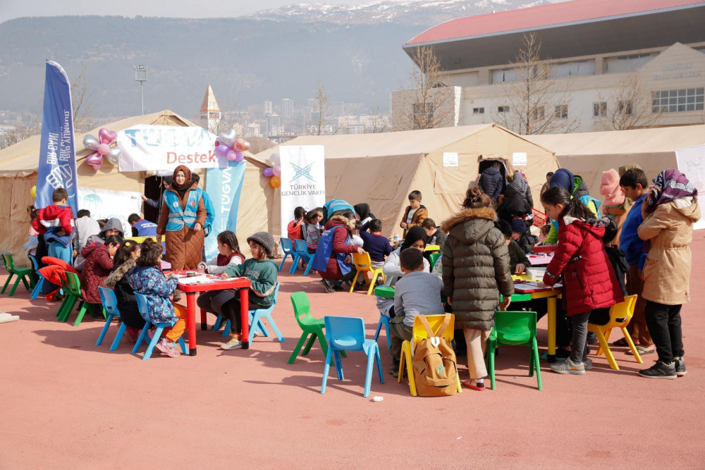 Azərbaycan könüllüləri ötən həftə Türkiyədə minlərlə zərərçəkənə xidmət edib<font color=red> - FOTOLAR</font>