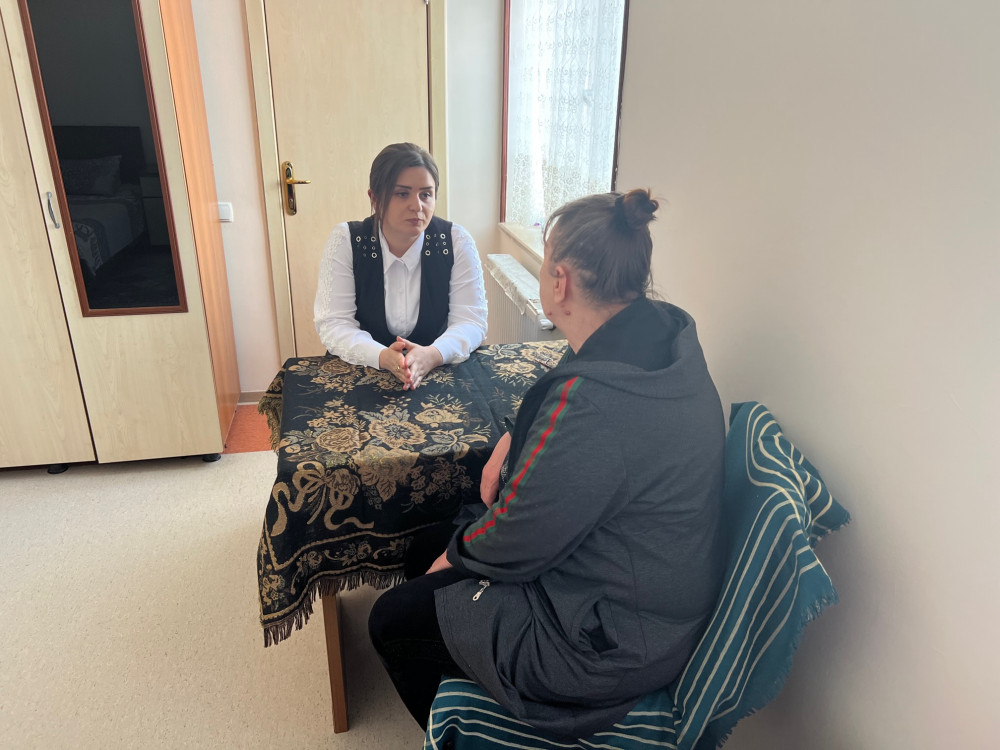 Ombudsman Günay Rzayeva ahıl şəxslərə baş çəkib<font color=red> - FOTOLAR</font>