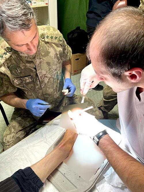 Azərbaycanın hərbi həkimləri Türkiyədə 71 cərrahi əməliyyat icra edib, 468 nəfərə ambulator yardım göstərib<font color=red> - FOTOLAR</font>