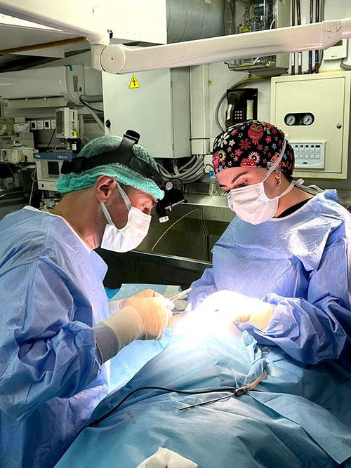 Azərbaycanın hərbi həkimləri Türkiyədə 71 cərrahi əməliyyat icra edib, 468 nəfərə ambulator yardım göstərib<font color=red> - FOTOLAR</font>