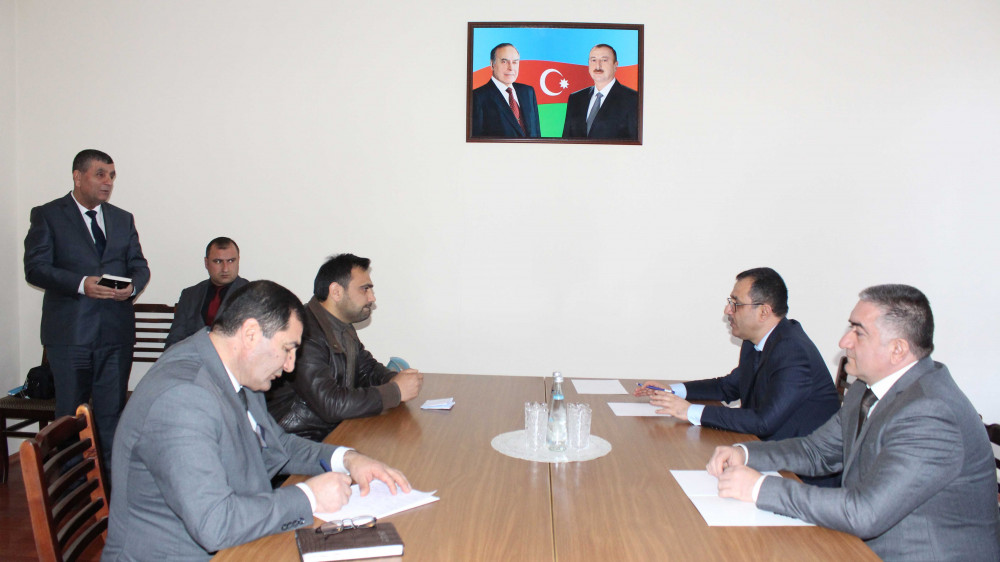 Xidmət rəisi və icra başçısı Şahbuzda vətəndaşların müraciətini dinləyib<font color=red> - FOTOLAR</font>