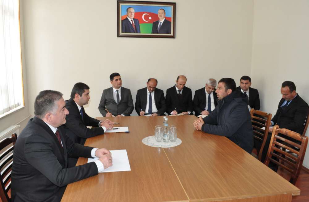 Naxçıvanın iqtisadiyyat naziri Şahbuzda sakinlərlə görüşüb<font color=red> - FOTOLAR</font>