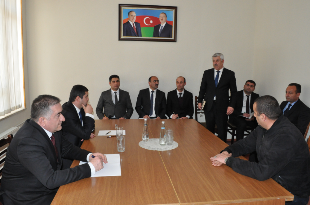 Naxçıvanın iqtisadiyyat naziri Şahbuzda sakinlərlə görüşüb<font color=red> - FOTOLAR</font>