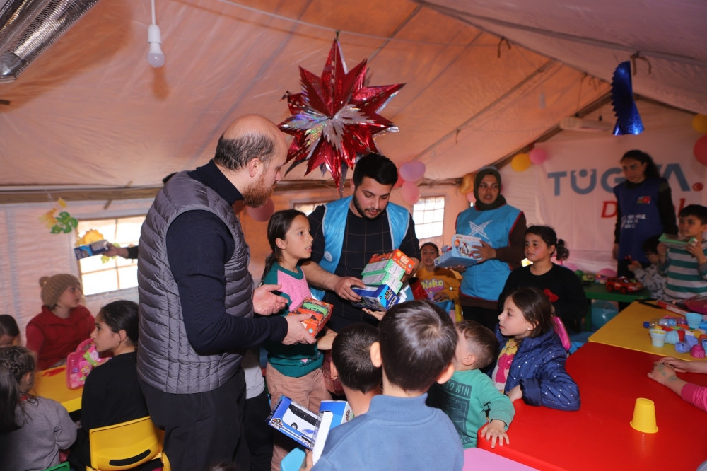 Bilal Ərdoğan Azərbaycan könüllülərinin fəaliyyəti ilə tanış olub<font color=red> - FOTOLAR</font>