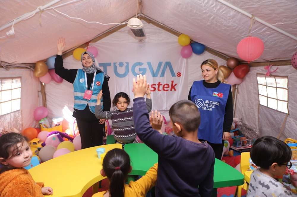 Bilal Ərdoğan Azərbaycan könüllülərinin fəaliyyəti ilə tanış olub<font color=red> - FOTOLAR</font>