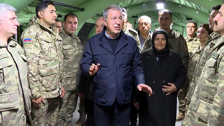 Hulusi Akar yardıma getmiş azərbaycanlı həkimləri ziyarət edib: "Kədərdə də, sevincdə də birlikdəyik"<font color=red> - FOTOLAR</font>