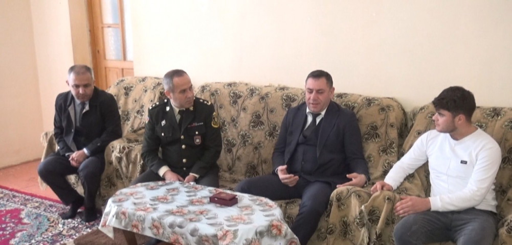 Culfada şəhidlərin ordenləri ailə üzvlərinə təqdim edilib<font color=red> - FOTOLAR</font>