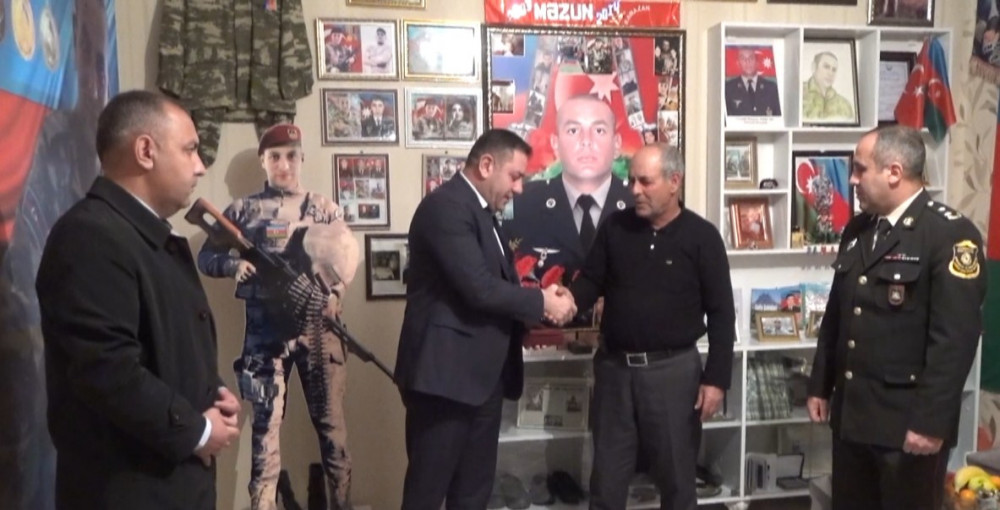 Culfada şəhidlərin ordenləri ailə üzvlərinə təqdim edilib<font color=red> - FOTOLAR</font>