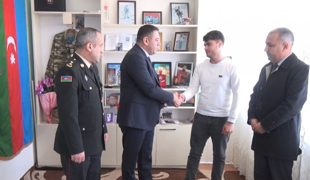 Culfada şəhidlərin ordenləri ailə üzvlərinə təqdim edilib<font color=red> - FOTOLAR</font>