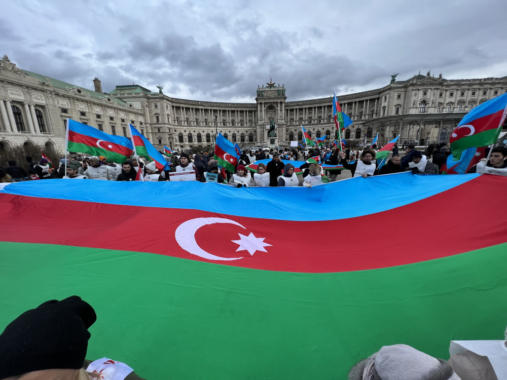 Vyanada Xocalı soyqırımının 31-ci ildönümü ilə bağlı aksiya keçirilib<font color=red> - FOTOLAR</font>