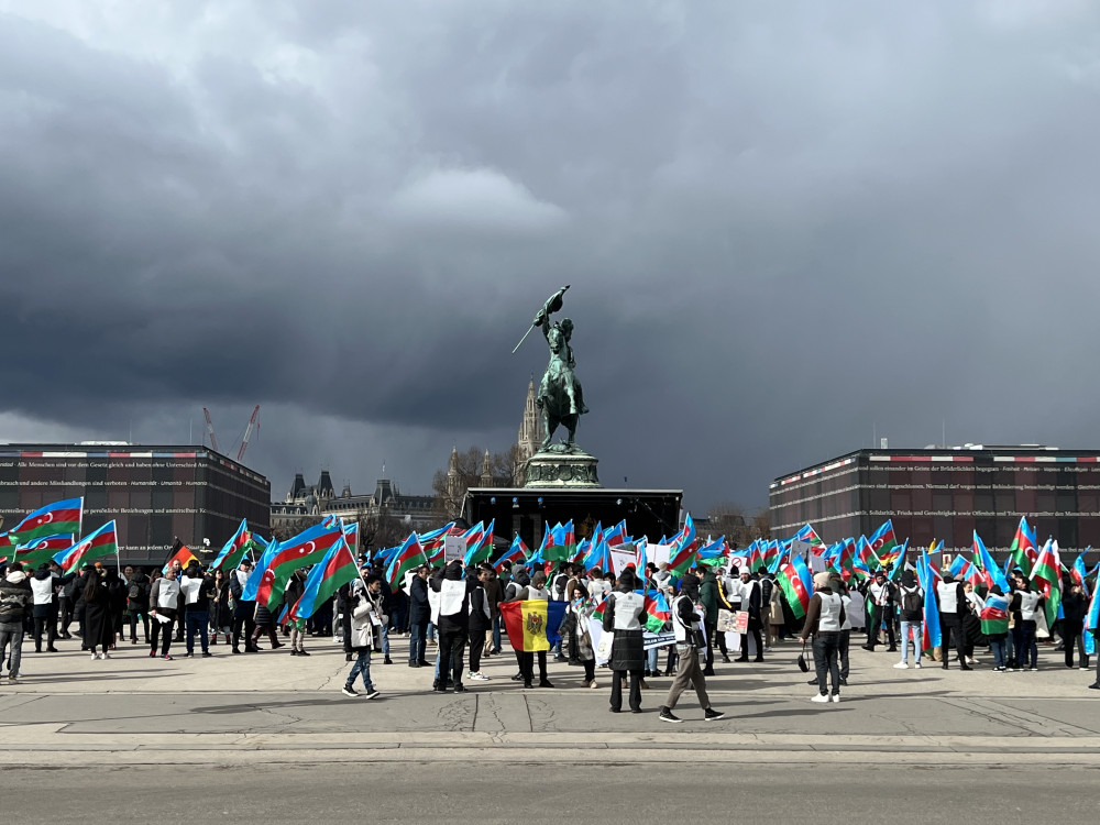 Vyanada Xocalı soyqırımının 31-ci ildönümü ilə bağlı aksiya keçirilib<font color=red> - FOTOLAR</font>