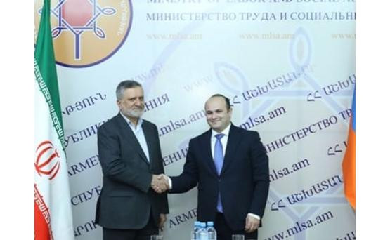 Fars - molla rejimi baytar libasında zühur edir<font color=red> - FOTOLAR</font>