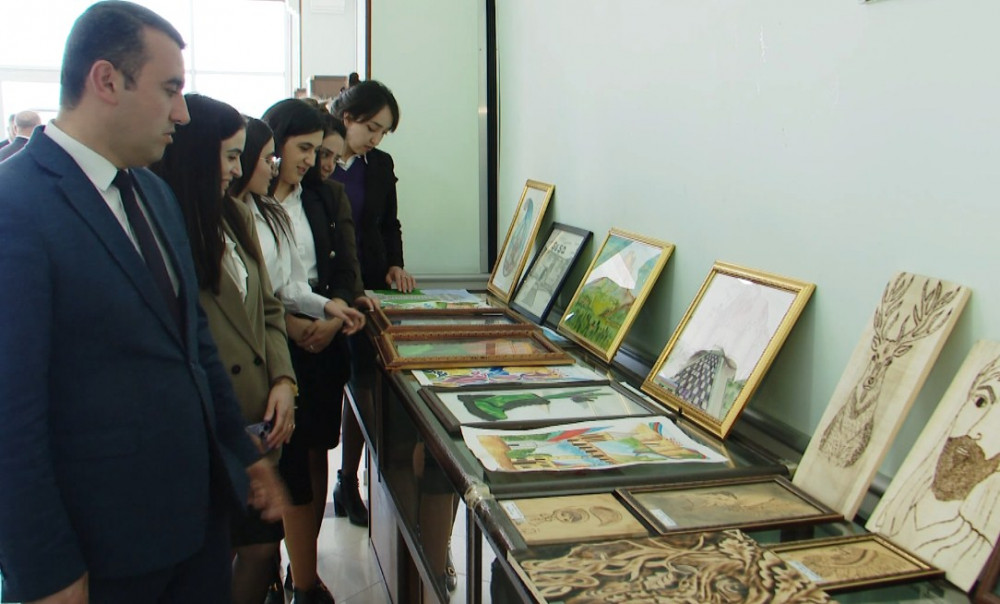 Babəkdə “Heydər Əliyev – 100” adlı rəsm sərgisi təşkil olunub<font color=red> - FOTOLAR</font>