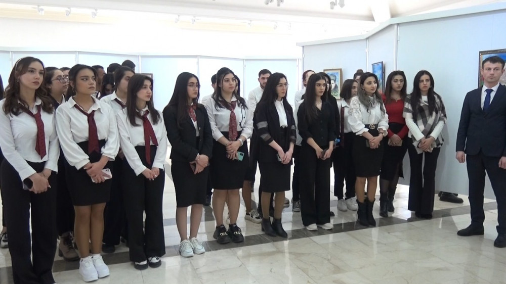 Naxçıvanda “Mən və mən” rəsm müsabiqəsinin iştirakçıları  mükafatlandırılıb<font color=red> - FOTOLAR</font>