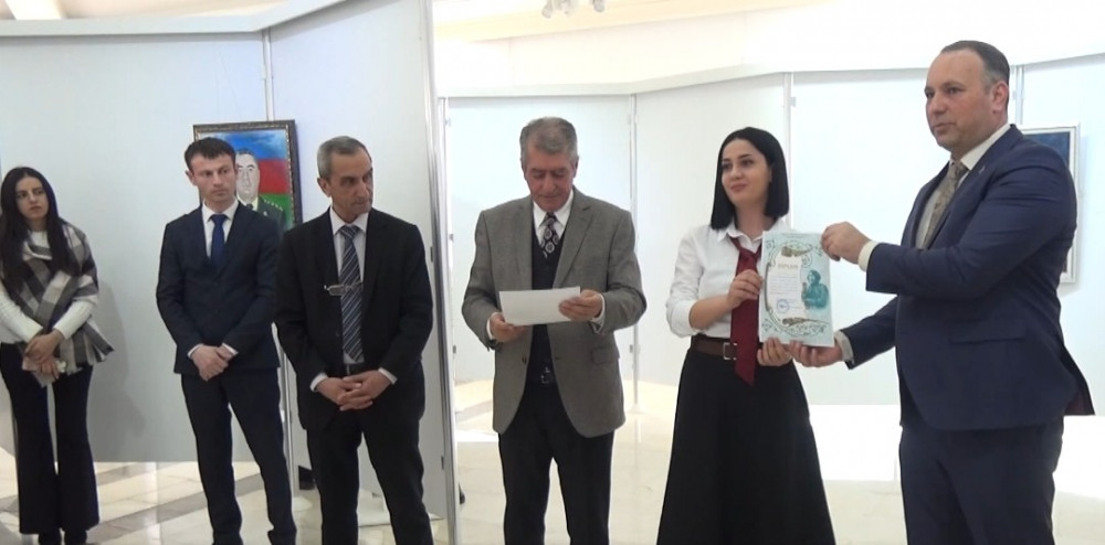 Naxçıvanda “Mən və mən” rəsm müsabiqəsinin iştirakçıları  mükafatlandırılıb<font color=red> - FOTOLAR</font>