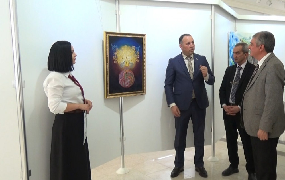 Naxçıvanda “Mən və mən” rəsm müsabiqəsinin iştirakçıları  mükafatlandırılıb<font color=red> - FOTOLAR</font>